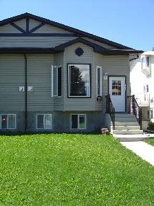 Beautiful Main Floor 3 bedroom and 2 bathroom for rent