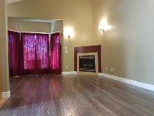 Beautiful Main Floor 3 bedroom and 2 bathroom for rent - Photo 3