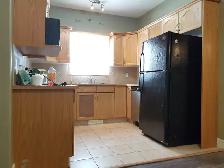 Beautiful Main Floor 3 bedroom and 2 bathroom for rent - Photo 5