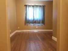 Beautiful Main Floor 3 bedroom and 2 bathroom for rent - Photo 6
