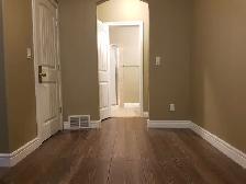 Beautiful Main Floor 3 bedroom and 2 bathroom for rent - Photo 8