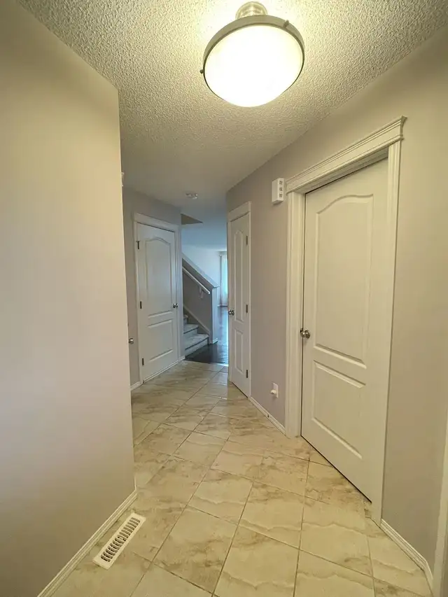 Gorgeous 3bedroom 2.5bathroom duplex for rent in Ambleside area