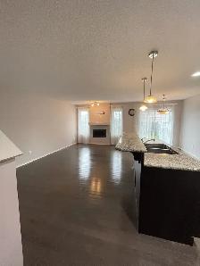 Gorgeous 3bedroom 2.5bathroom duplex for rent in Ambleside area - Photo 2