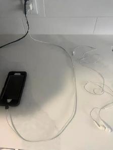 Silver iPhone 6s for sale. - Photo 3
