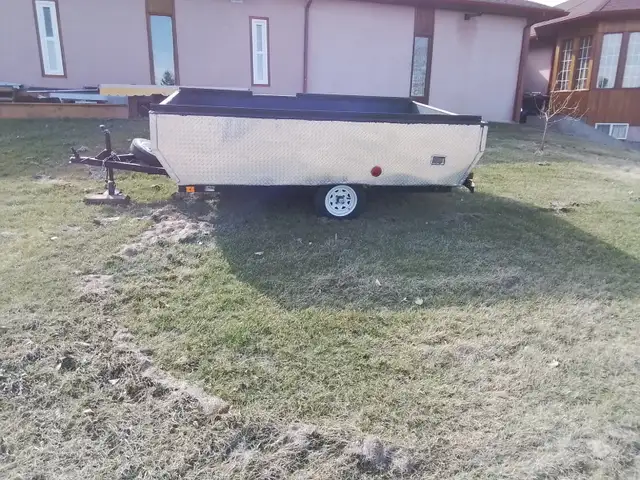 MUST SELL NEED GONE A UTLITY TRAILER ASKING $1600.00 DOLLARS OBO