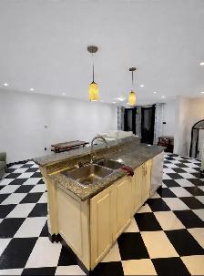 3 Beds, 1.5 Bath upper level house - Square One - Photo 2