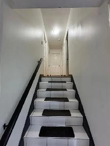 3 Beds, 1.5 Bath upper level house - Square One - Photo 4