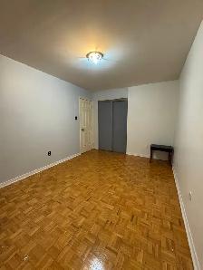 3 Beds, 1.5 Bath upper level house - Square One - Photo 10