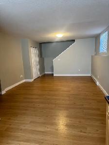 Clean & Modern 2 Bedroom Suite – Private Driveway & Laundry - Photo 4