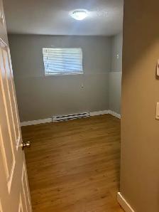 Clean & Modern 2 Bedroom Suite – Private Driveway & Laundry - Photo 5