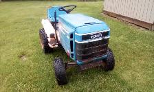 Vintage Ford LGT100 lawn tractor