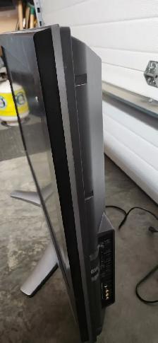 42-inch TOSHIBA Color TV for sale - Photo 3