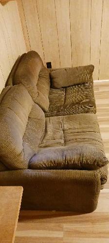 Free Sofa - Photo 3