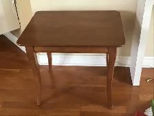 À VENDRE   TABLE DE BOUT (COIN) - Photo 2