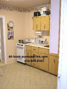 Small room, Keele / Dundas, 1st June. - Photo 4