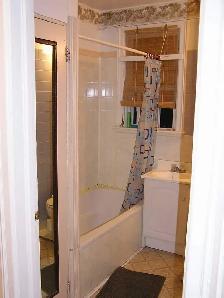 Small room, Keele / Dundas, 1st June. - Photo 9