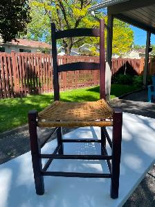 Chaise antique tressée
