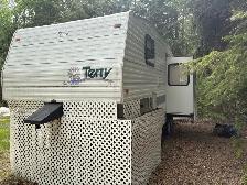 5th wheel trailer - Photo 2