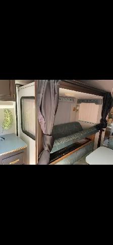 5th wheel trailer - Photo 4