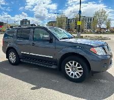 2011 Nissan Pathfinder LE, V6, 4.0L, 4x4 - Photo 2