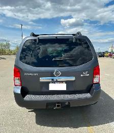 2011 Nissan Pathfinder LE, V6, 4.0L, 4x4 - Photo 4