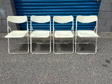 Four Folding Chairs - Photo 2