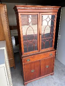 Free delivery Wooden antique China Cabinet with Glass Doors - Photo 3