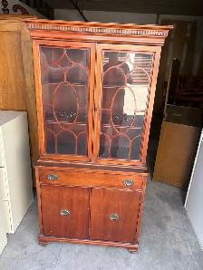 Free delivery Wooden antique China Cabinet with Glass Doors - Photo 4