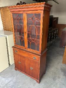 Free delivery Wooden antique China Cabinet with Glass Doors - Photo 7