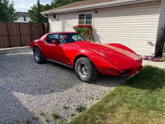 Corvette Body 1977. Red