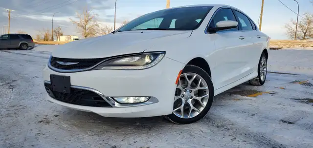 2015 CHRYSLER 200C V6 - AWD, Loaded & Luxury Trim, Remote Start