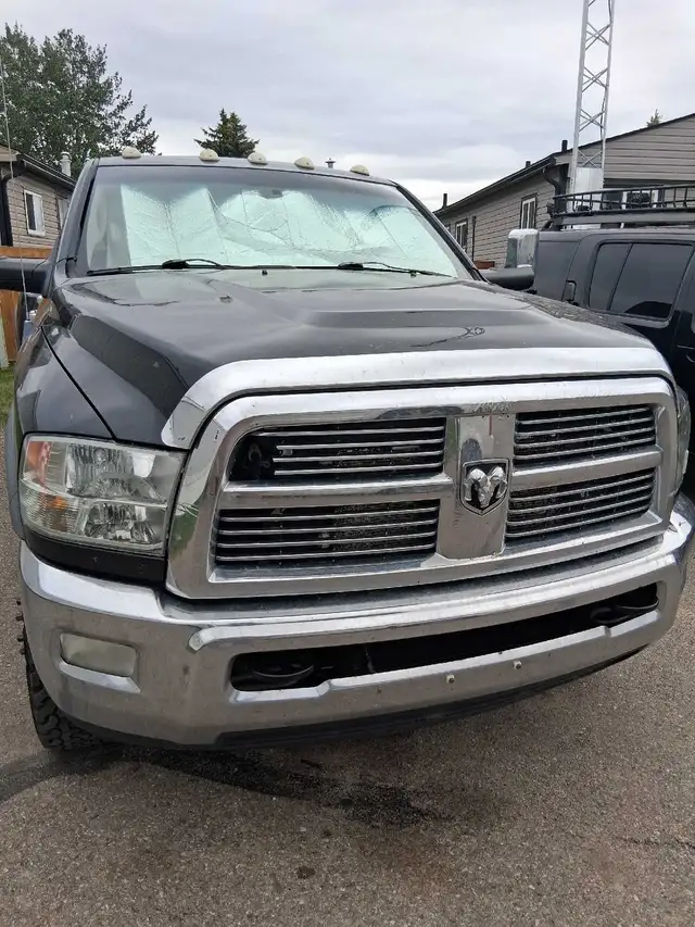 Dodge Ram Megacab 3500 Laramie Loaded