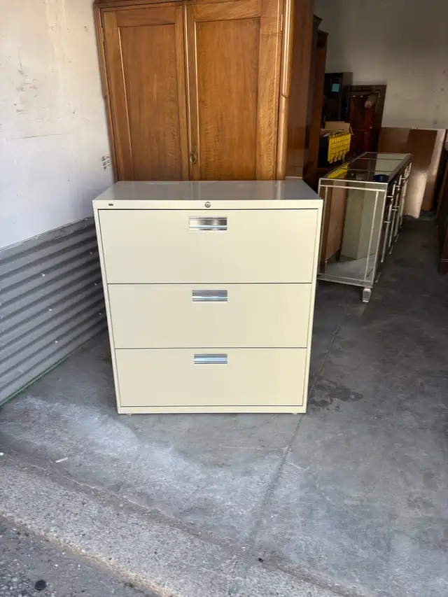 Free delivery used 3-Drawer Filing Cabinet