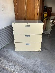 Free delivery used 3-Drawer Filing Cabinet - Photo 2