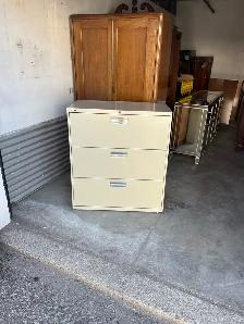 Free delivery used 3-Drawer Filing Cabinet - Photo 4