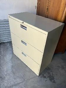Free delivery used 3-Drawer Filing Cabinet - Photo 5