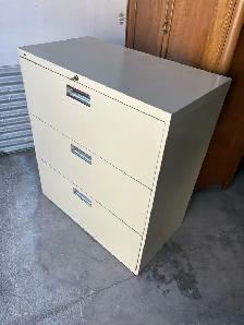 Free delivery used 3-Drawer Filing Cabinet - Photo 6