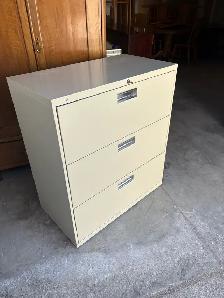Free delivery used 3-Drawer Filing Cabinet - Photo 7