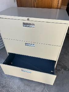 Free delivery used 3-Drawer Filing Cabinet - Photo 8