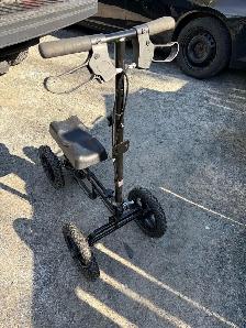 Knee Scooter - Photo 2