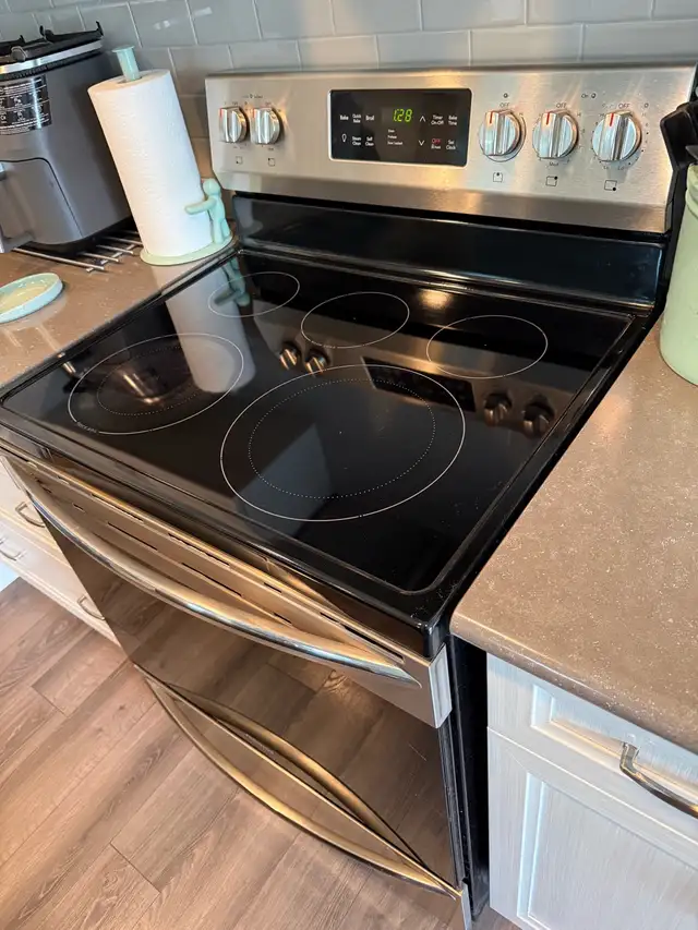 Frigidaire Electric Stove
