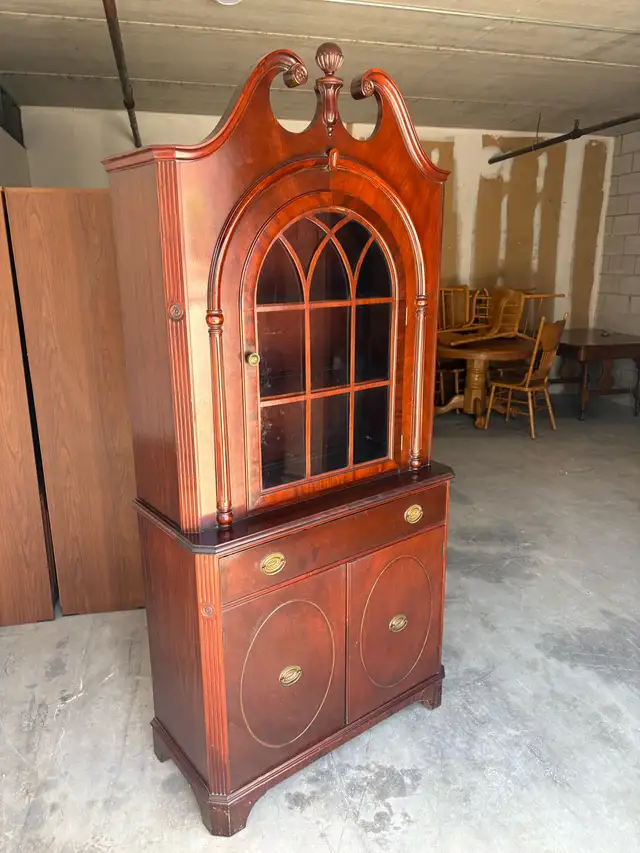Free delivery used Wooden Display Cabinet with Glass Door