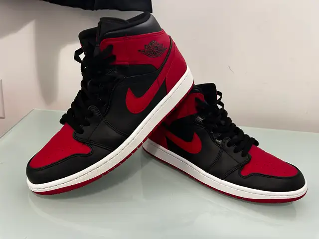 Nike Jordan 1 Mid Banned