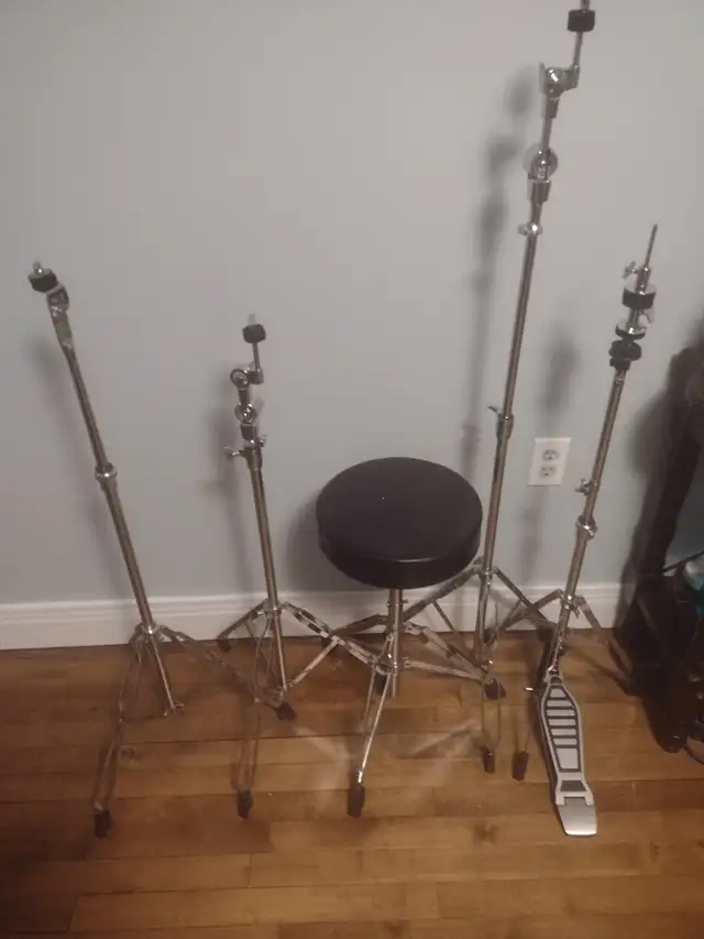 Stand pour cymbales et banc de batterie
