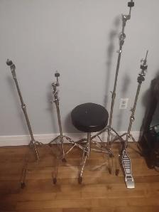 Stand pour cymbales et banc de batterie
