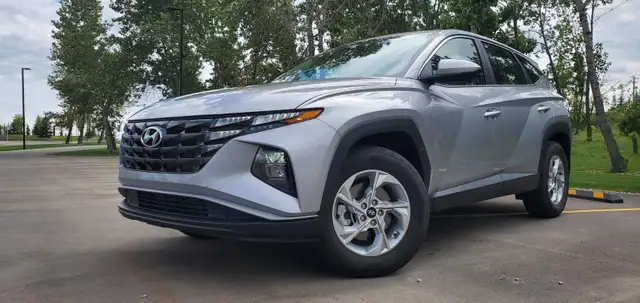 2022 Hyundai Tucson SEL/ Essential - AWD Low KMs Active Status