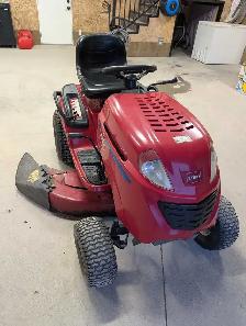 Toro Lawn Tractor - Photo 2