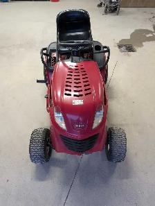 Toro Lawn Tractor - Photo 7