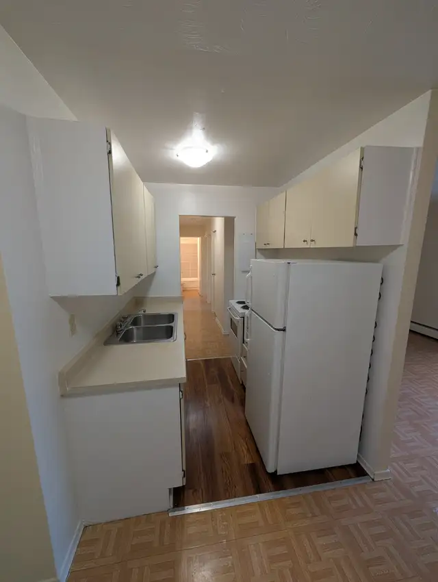 2 Bedroom Apt Available at 10 Veevers Dr, Hamilton!