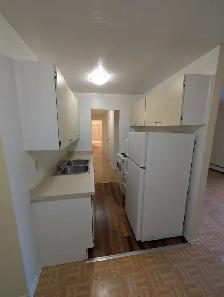 2 Bedroom Apt Available at 10 Veevers Dr, Hamilton!